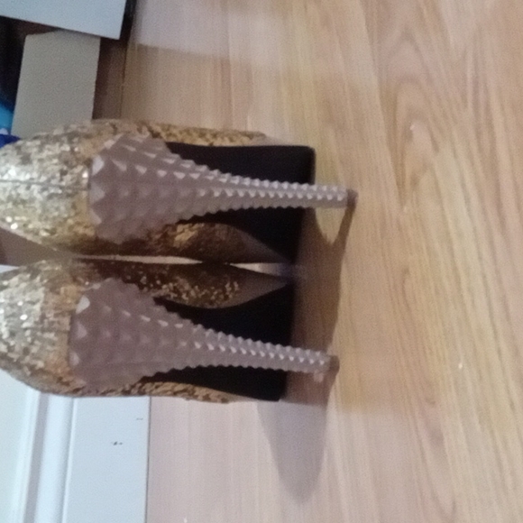 High heels - Picture 2 of 2